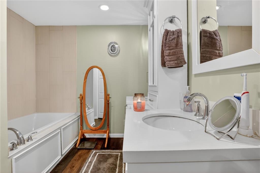 20915 South Moonlight Road Gardner, KS 66030 - Photo 16 of 51