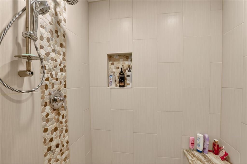 20915 South Moonlight Road Gardner, KS 66030 - Photo 17 of 51