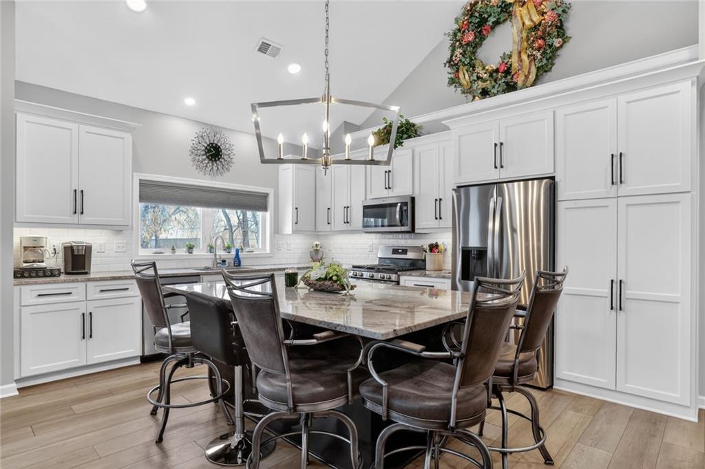 20915 South Moonlight Road Gardner, KS 66030 - Photo 6 of 51