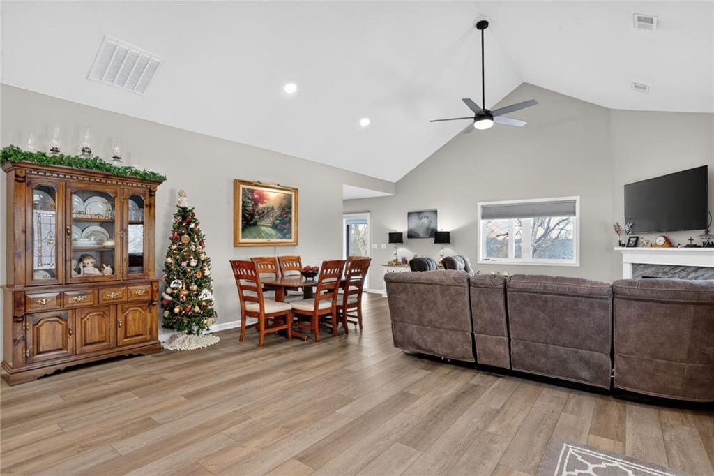 20915 South Moonlight Road Gardner, KS 66030 - Photo 8 of 51