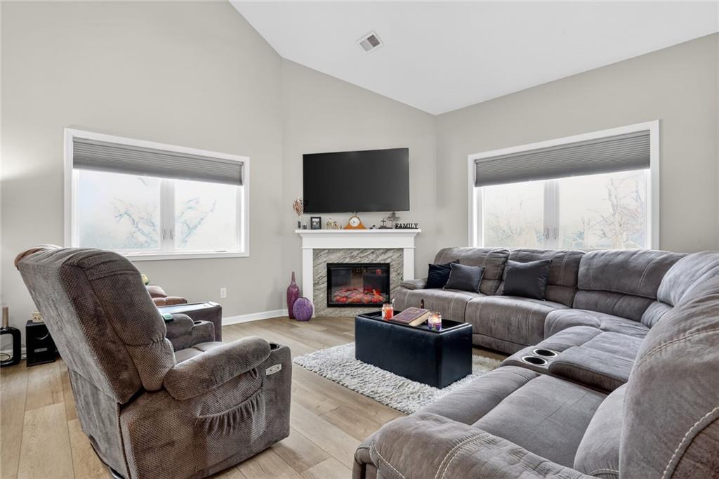 20915 South Moonlight Road Gardner, KS 66030 - Photo 9 of 51