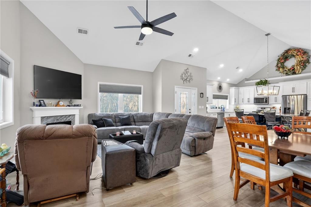 20915 South Moonlight Road Gardner, KS 66030 - Photo 10 of 51