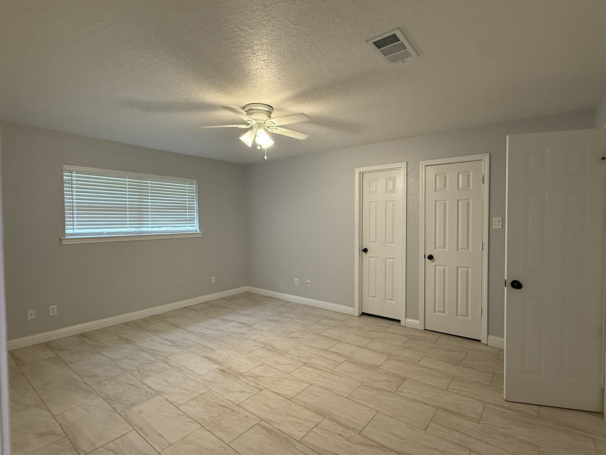 5525 Main Street Santa Fe, TX 77510 - Photo 17 of 36 Primary bathroom