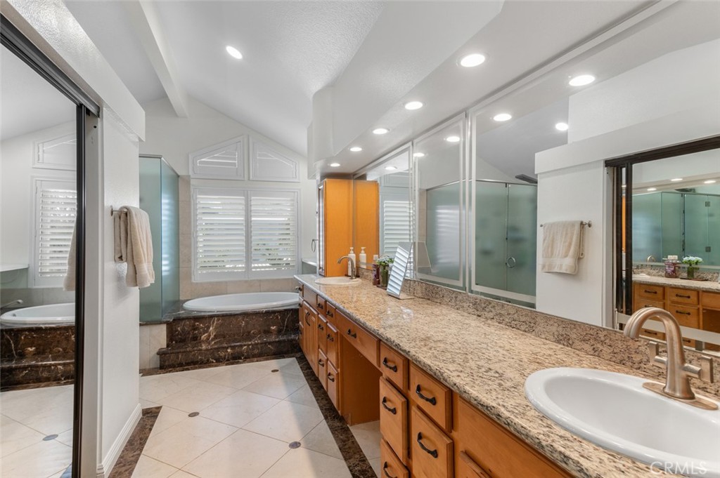4 Bayview Irvine, CA 92614 - Photo 29 of 47 Master bathroom