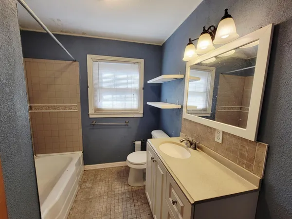 $2,100 | 2003 16th Street, Lubbock, TX 79401