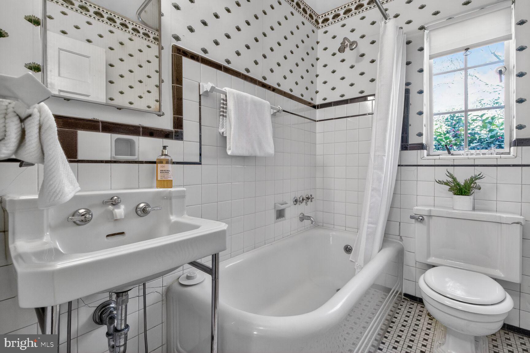 402 Dale Drive Silver Spring, MD 20910 - Photo 12 of 27 Full Bathroom-main level