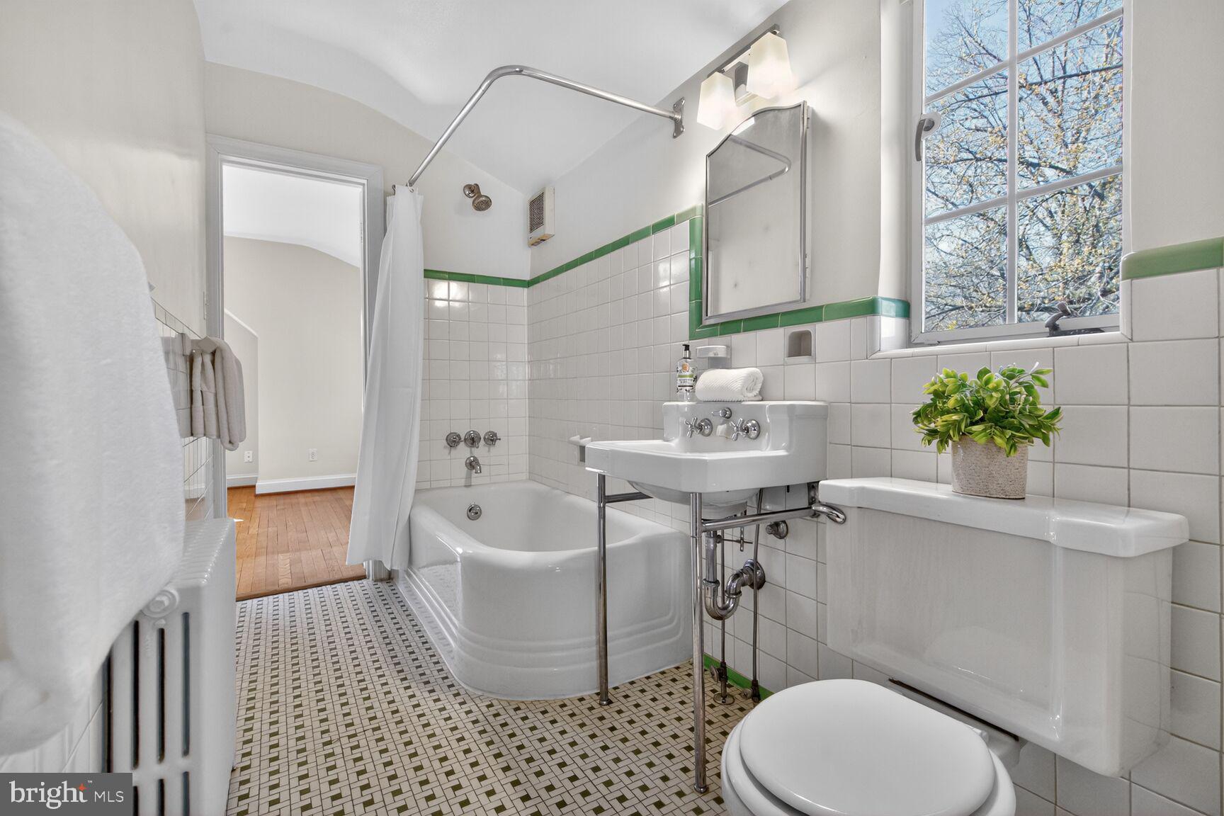 402 Dale Drive Silver Spring, MD 20910 - Photo 14 of 27 Full Bathroom -upper level