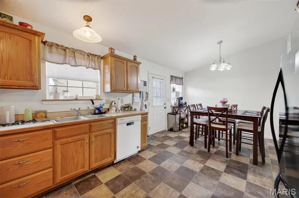 $245,000 | 1420 West Madison Avenue, Lebanon, MO 65536