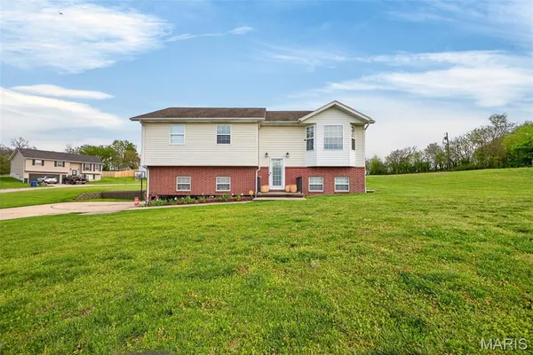 $245,000 | 1420 West Madison Avenue, Lebanon, MO 65536