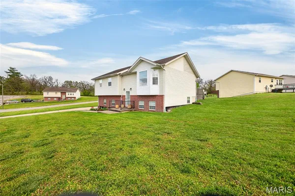 $245,000 | 1420 West Madison Avenue, Lebanon, MO 65536