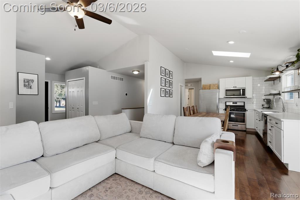 5809 Spears Road Pinckney, MI 48169 - Photo 10 of 54 Gallery Image 10