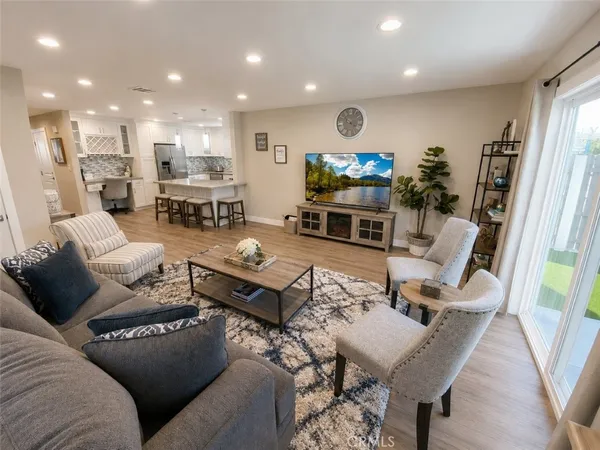 $1,095,000 | 401 Eton Drive, Burbank, CA 91504