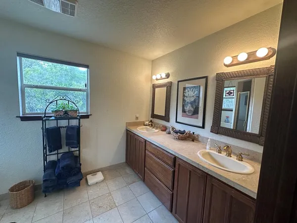 $649,900 | 185 Cougar Park, Hunt, TX 78024