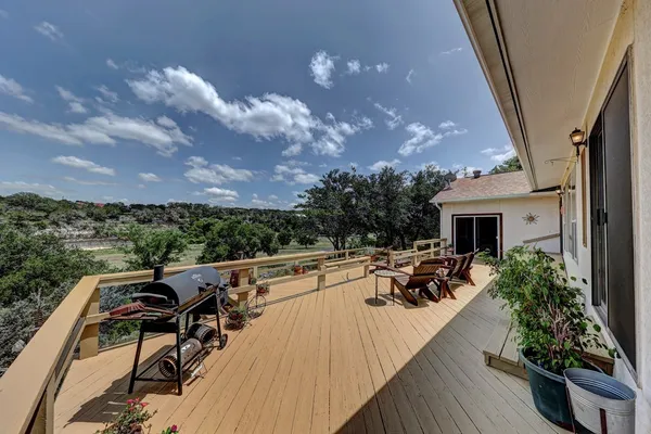 $649,900 | 185 Cougar Park, Hunt, TX 78024