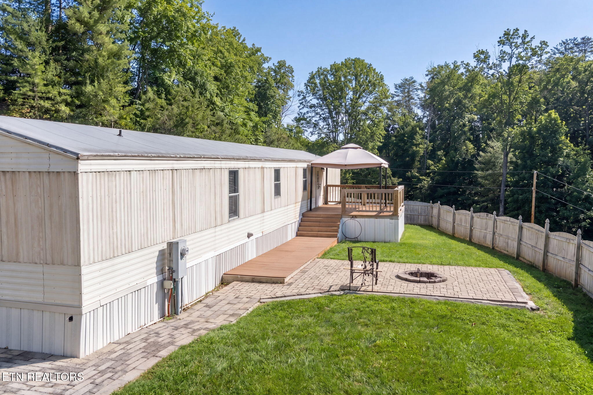 425 Northwest Bazel Road Harriman, TN 37748 - Photo 4 of 27 37-web-or-mls-season-swap-QsKo6aIUhn8fMV