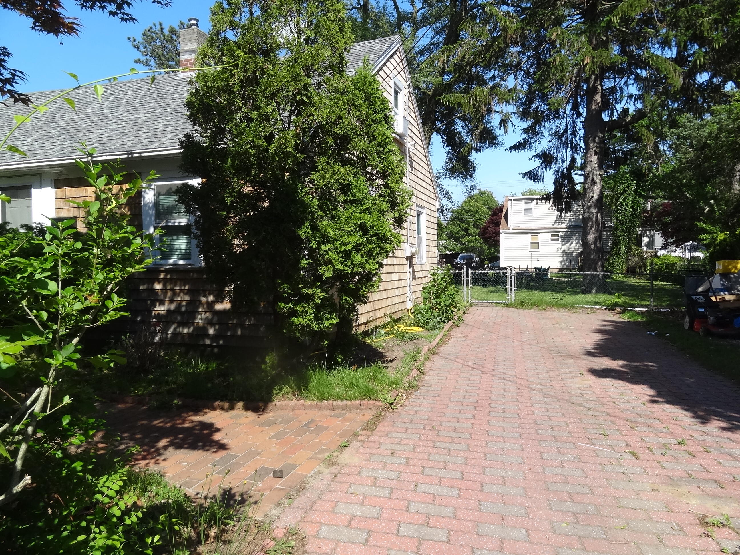 19 Brookshire Road Hyannis, MA 02601 - Photo 5 of 28 a view of a street with a tree