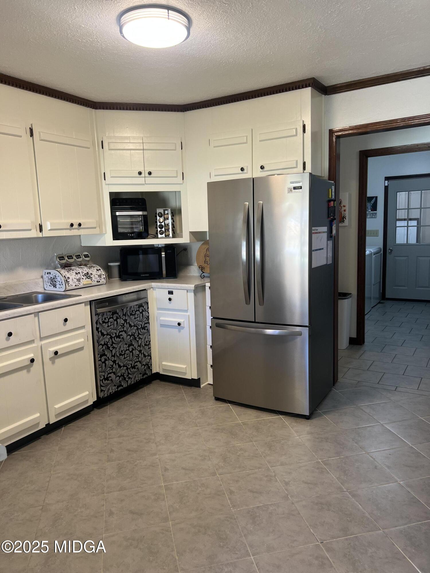 311 Overlook Drive Montezuma, GA 31063 - Photo 4 of 25 a kitchen with stainless steel appliances a refrigerator sink and cabinets