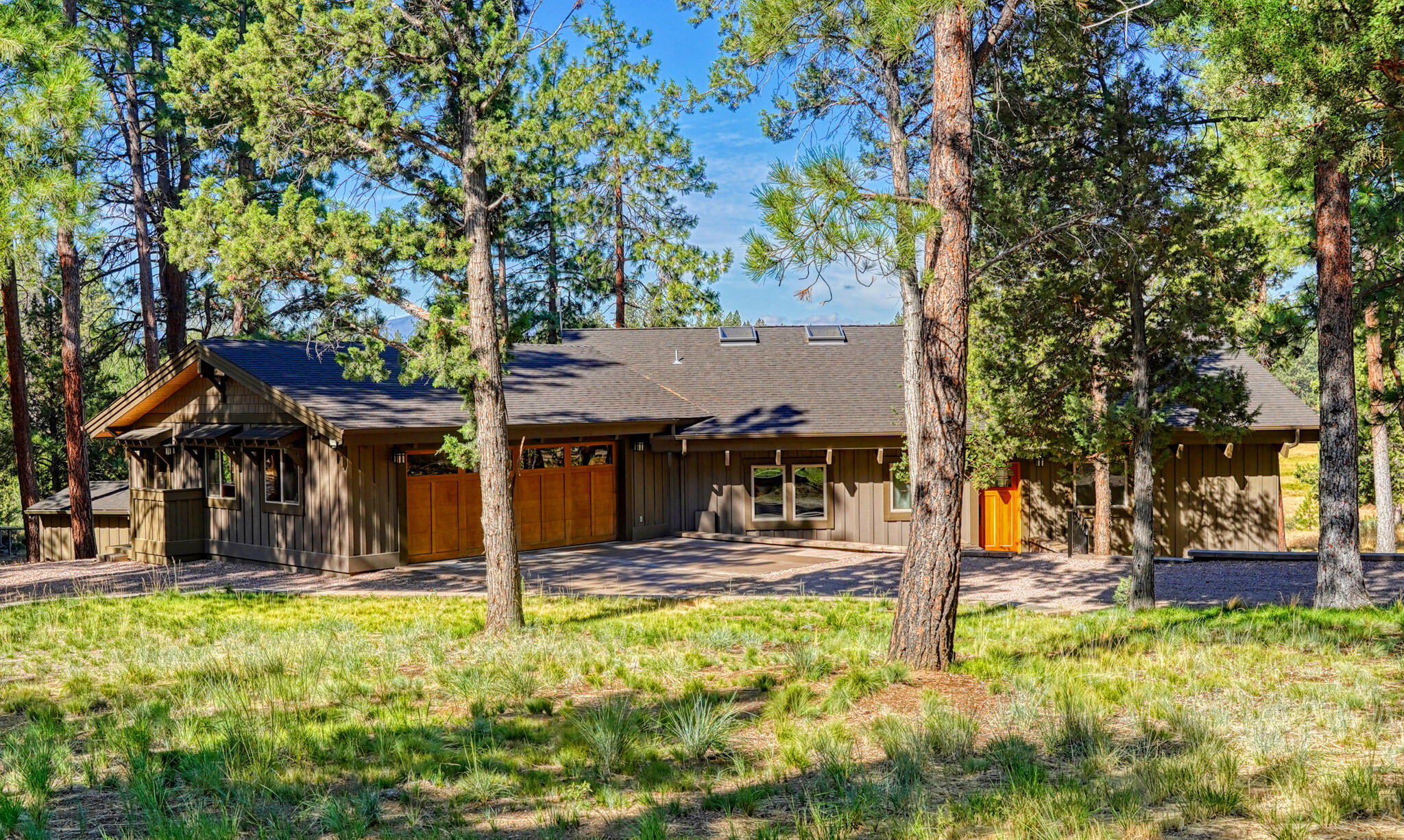 69933 Meadow View Road Sisters, OR 97759 - Photo 1 of 44 01
