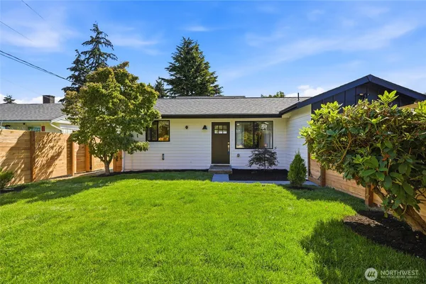 $699,000 | 5946 18th Avenue Southwest, Unit 1, Seattle, WA 98106