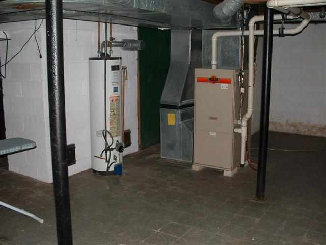 438 West Henderson Road Owosso, MI 48867 - Photo 17 of 23 31132381-16.JPG
