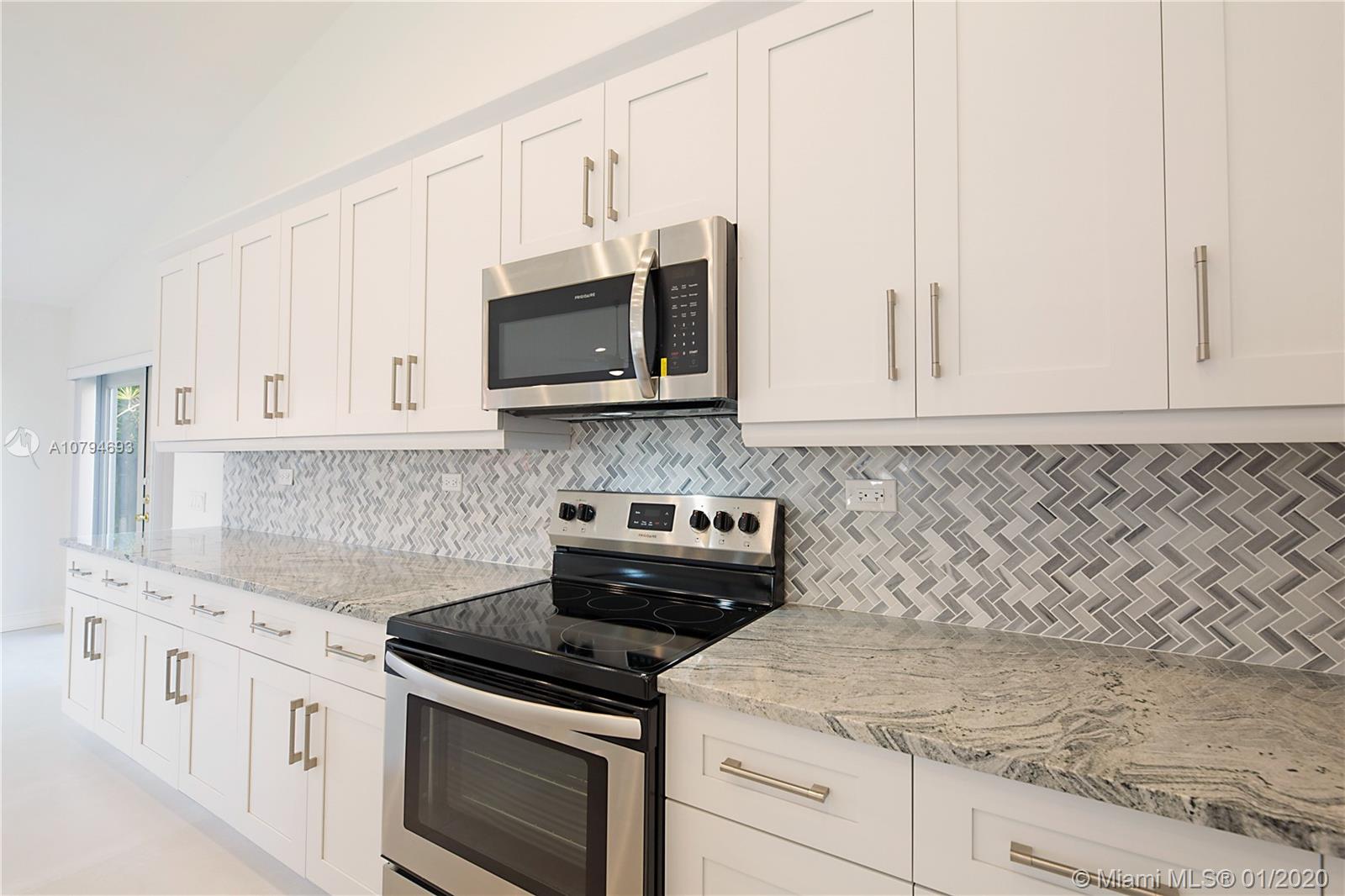 9696 West Lake Court Boca Raton, FL 33434 - Photo 11 of 27 Gallery Image 11