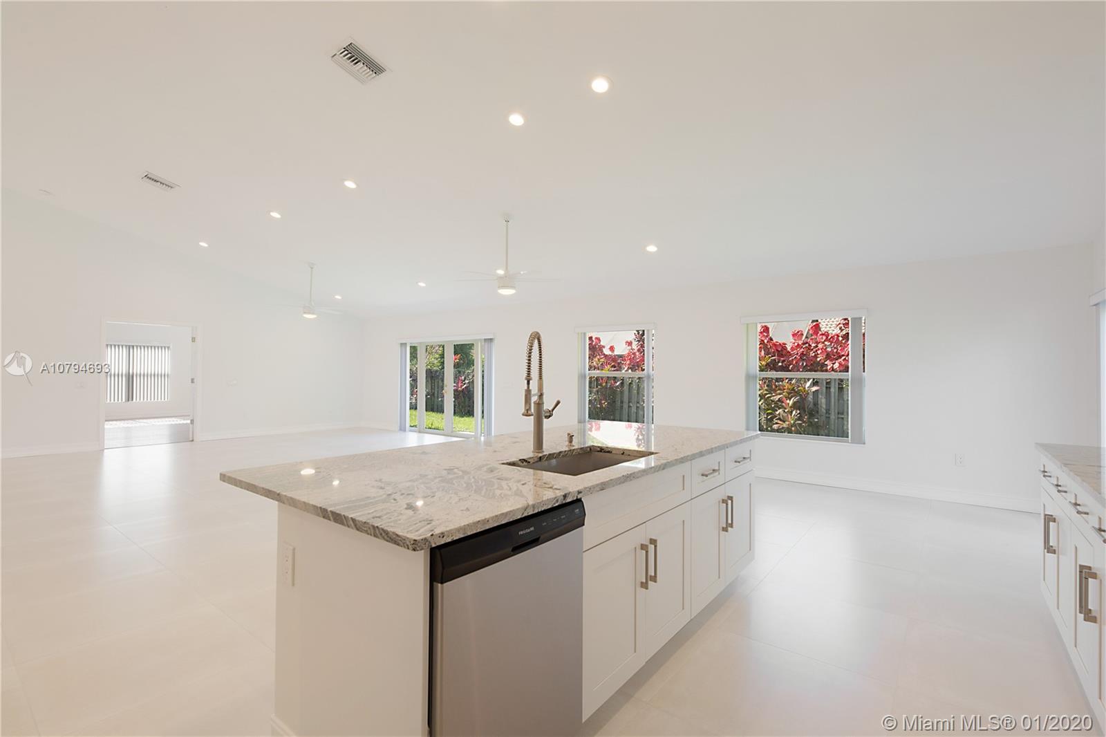 9696 West Lake Court Boca Raton, FL 33434 - Photo 12 of 27 Gallery Image 12