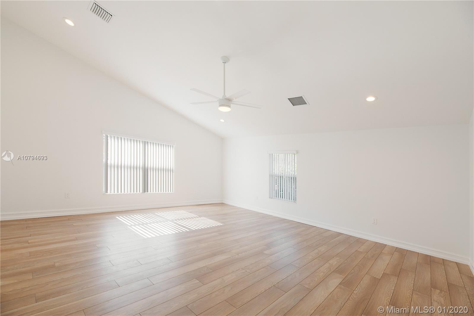 9696 West Lake Court Boca Raton, FL 33434 - Photo 14 of 27 Gallery Image 14