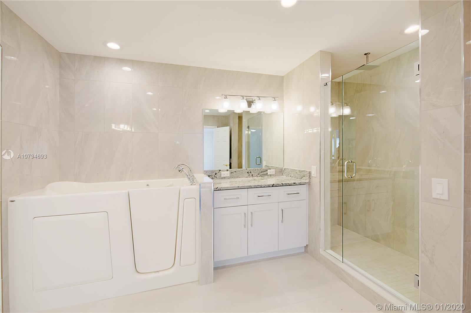 9696 West Lake Court Boca Raton, FL 33434 - Photo 16 of 27 Gallery Image 16