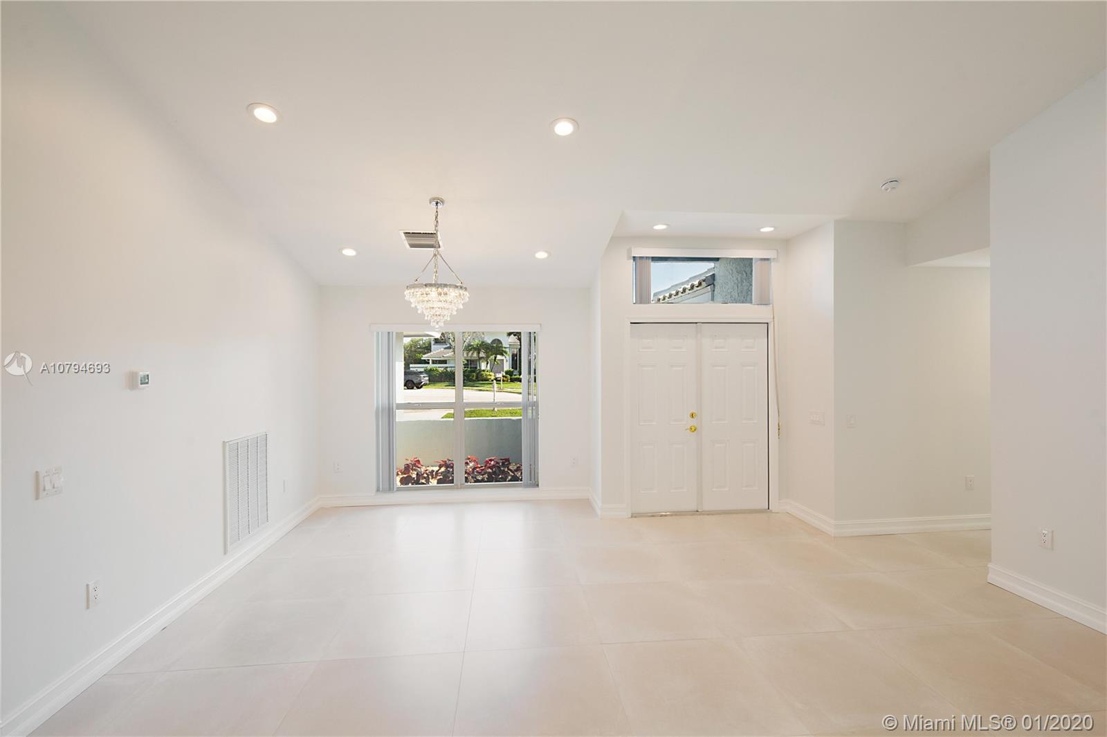 9696 West Lake Court Boca Raton, FL 33434 - Photo 3 of 27 Gallery Image 3