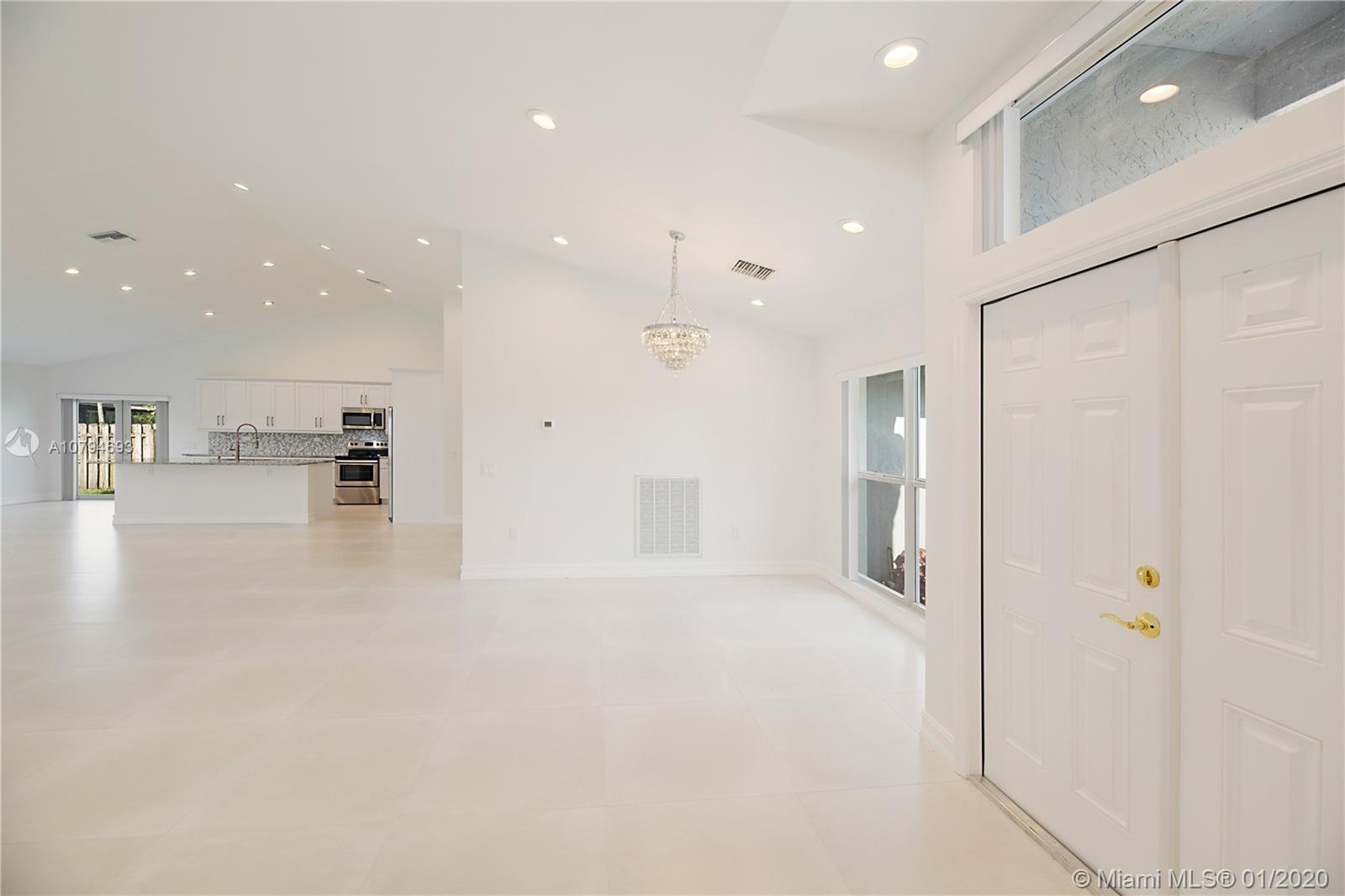 9696 West Lake Court Boca Raton, FL 33434 - Photo 4 of 27 Gallery Image 4