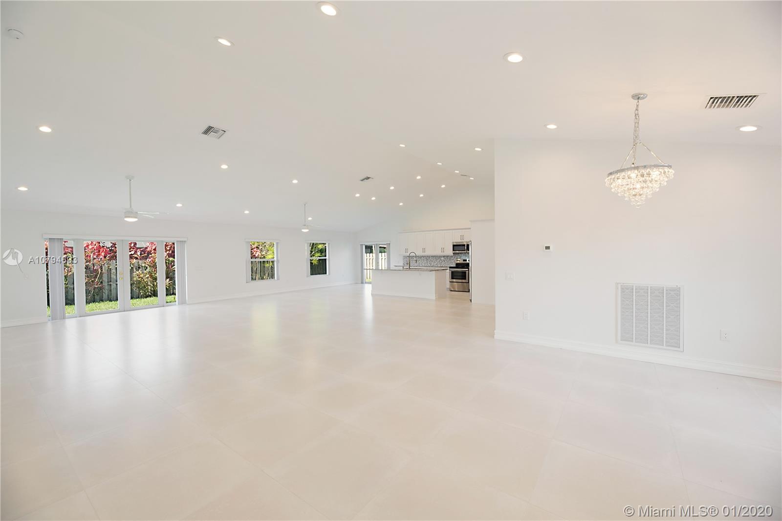 9696 West Lake Court Boca Raton, FL 33434 - Photo 5 of 27 Gallery Image 5