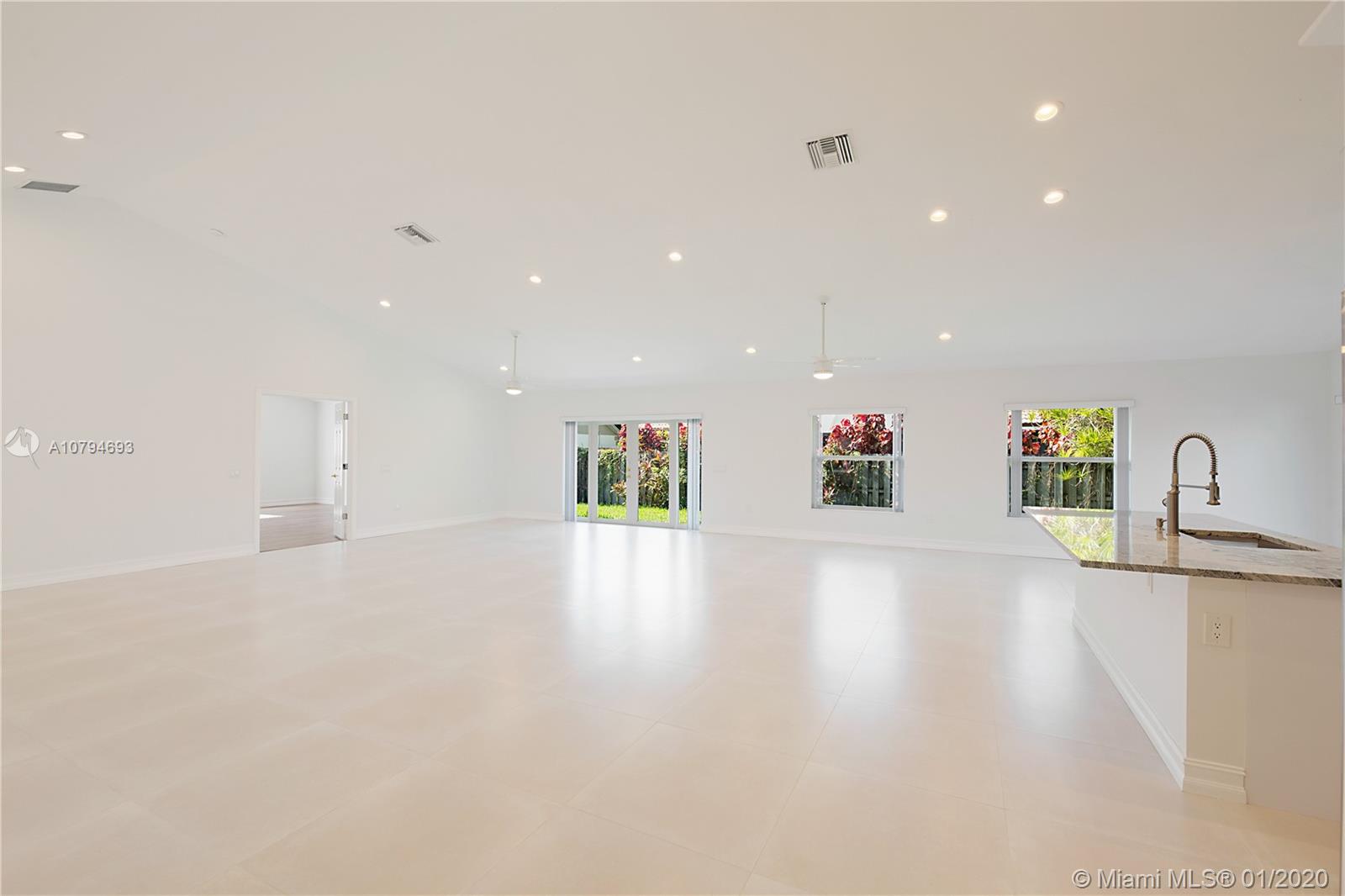 9696 West Lake Court Boca Raton, FL 33434 - Photo 7 of 27 Gallery Image 7