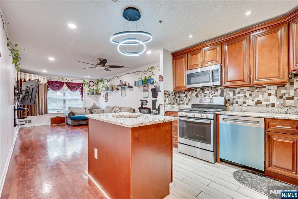 202 Prestwick Way, Unit 202 Edison, NJ 08820 - Photo 12 of 34