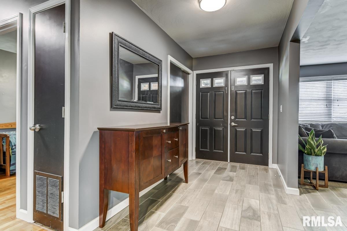 1 Royal Road Springfield, IL 62702 - Photo 3 of 30