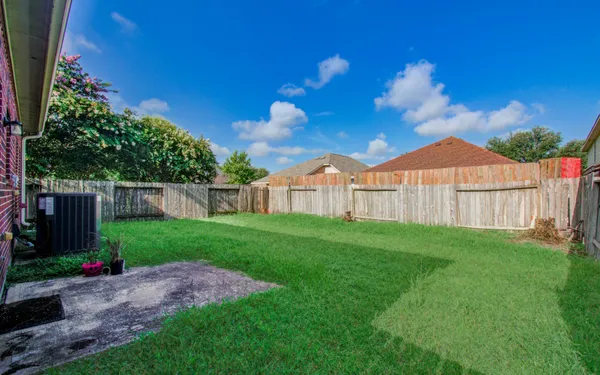 a view of a garden with a dry yard