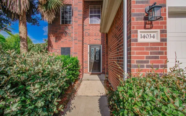 a view of a pathway along the building
