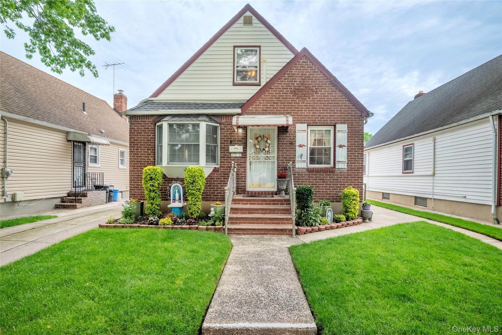 244-31 86th Road Queens, NY 11426 - Photo 1 of 32