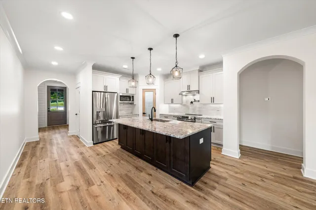 $569,900 | 102 Oostagala Drive, Loudon, TN 37774