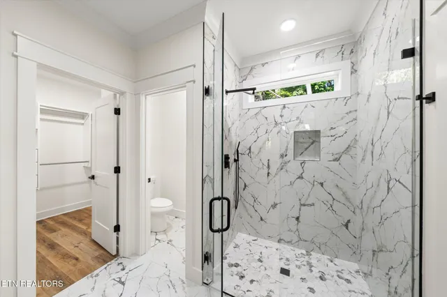 $569,900 | 102 Oostagala Drive, Loudon, TN 37774