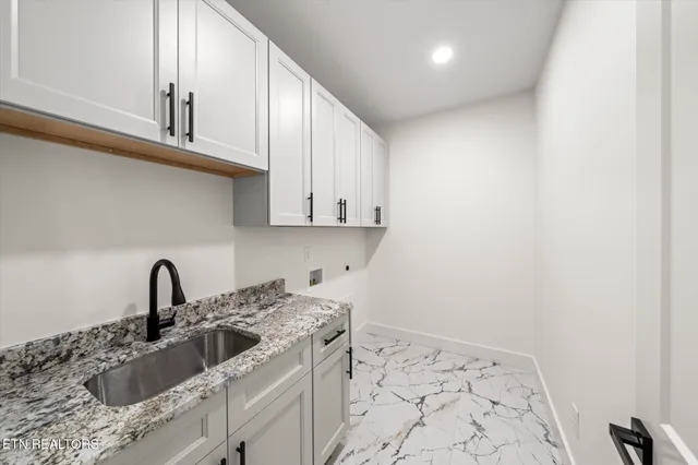 $569,900 | 102 Oostagala Drive, Loudon, TN 37774