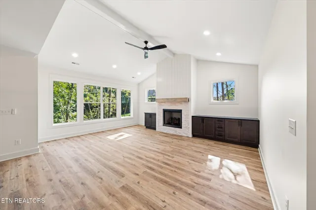 $569,900 | 102 Oostagala Drive, Loudon, TN 37774