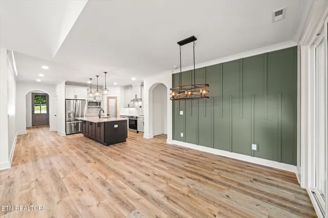 $569,900 | 102 Oostagala Drive, Loudon, TN 37774