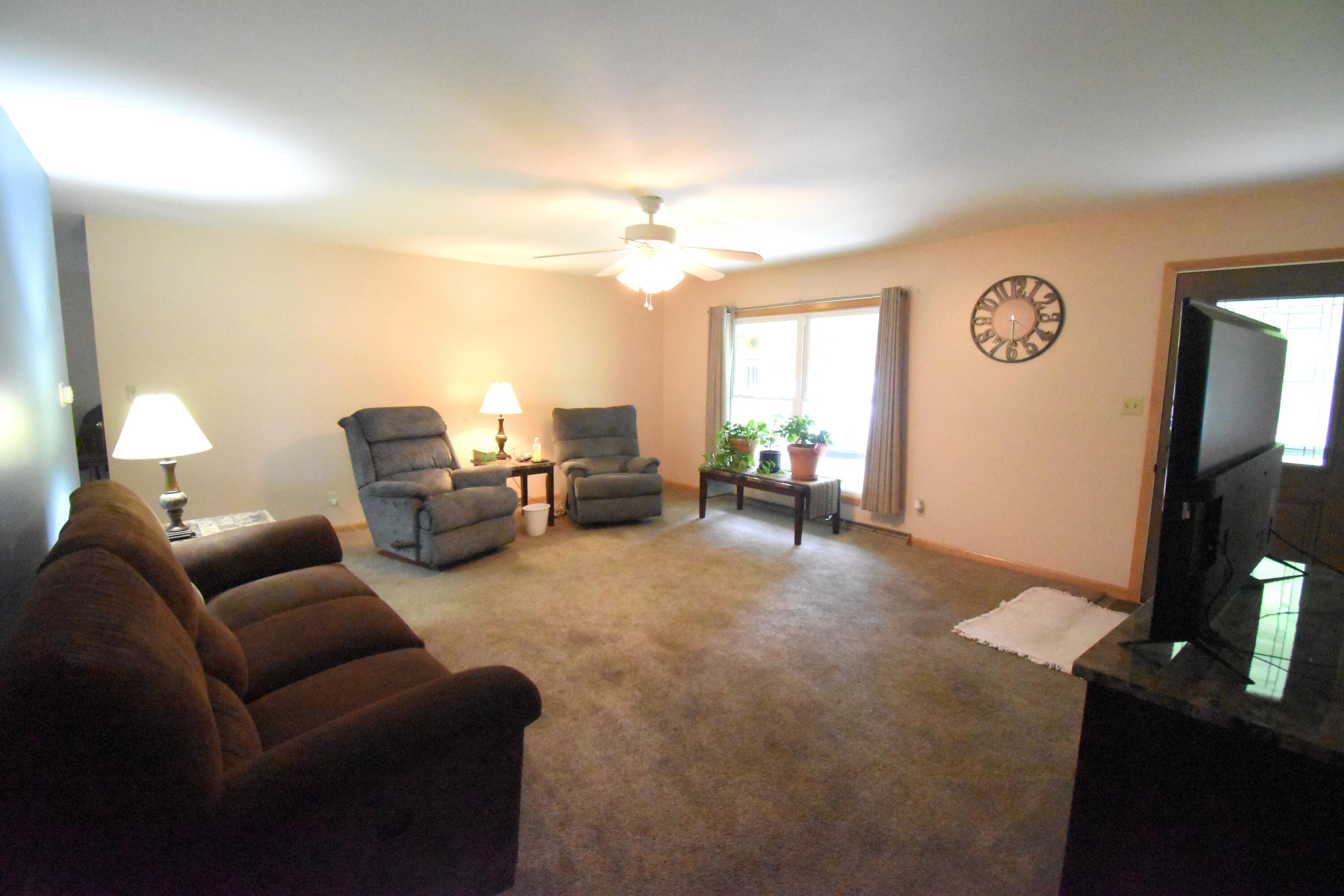 910 East Stewart Drive Rensselaer, IN 47978 - Photo 12 of 39 3000x2000