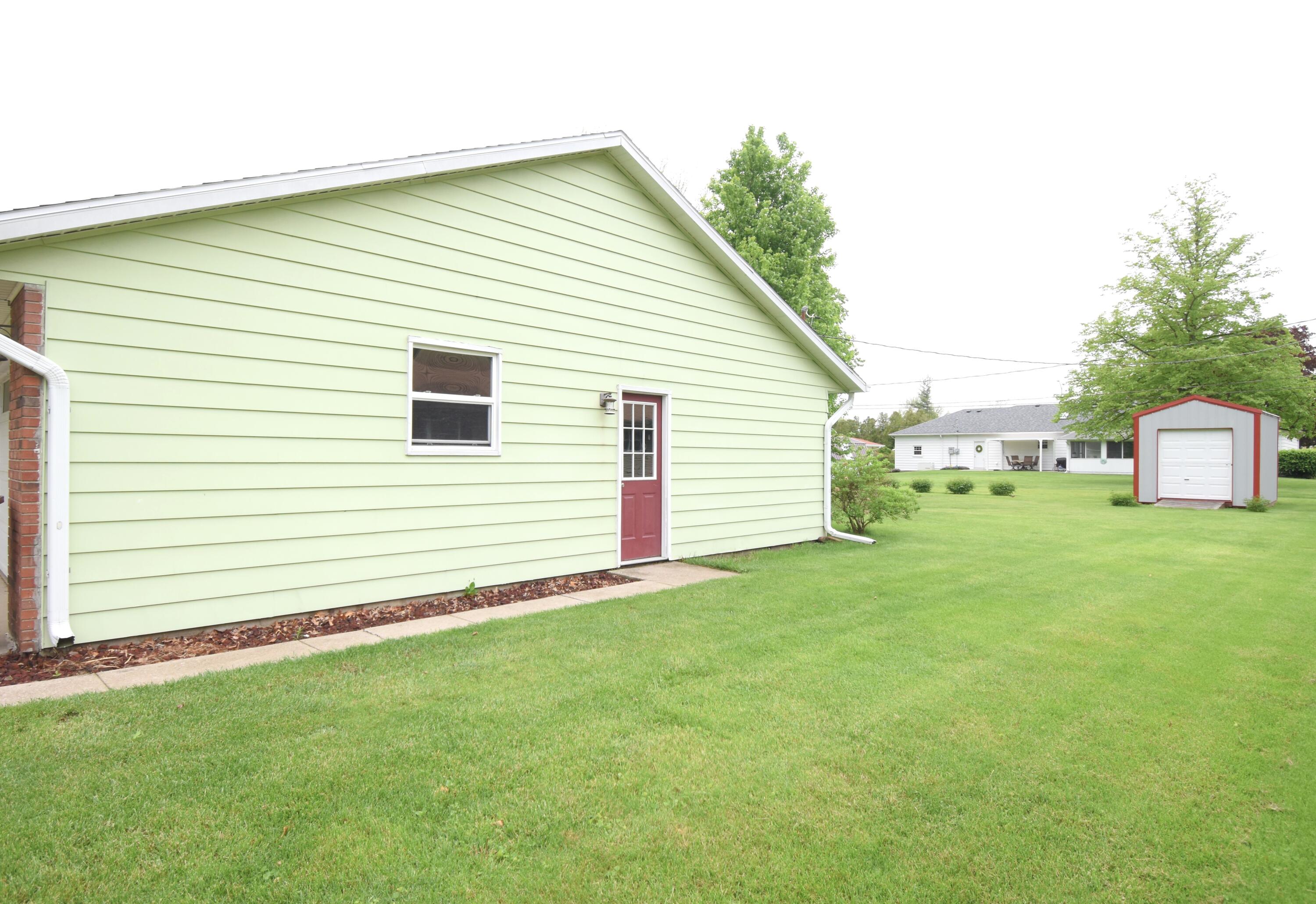 910 East Stewart Drive Rensselaer, IN 47978 - Photo 3 of 39 3000x2062
