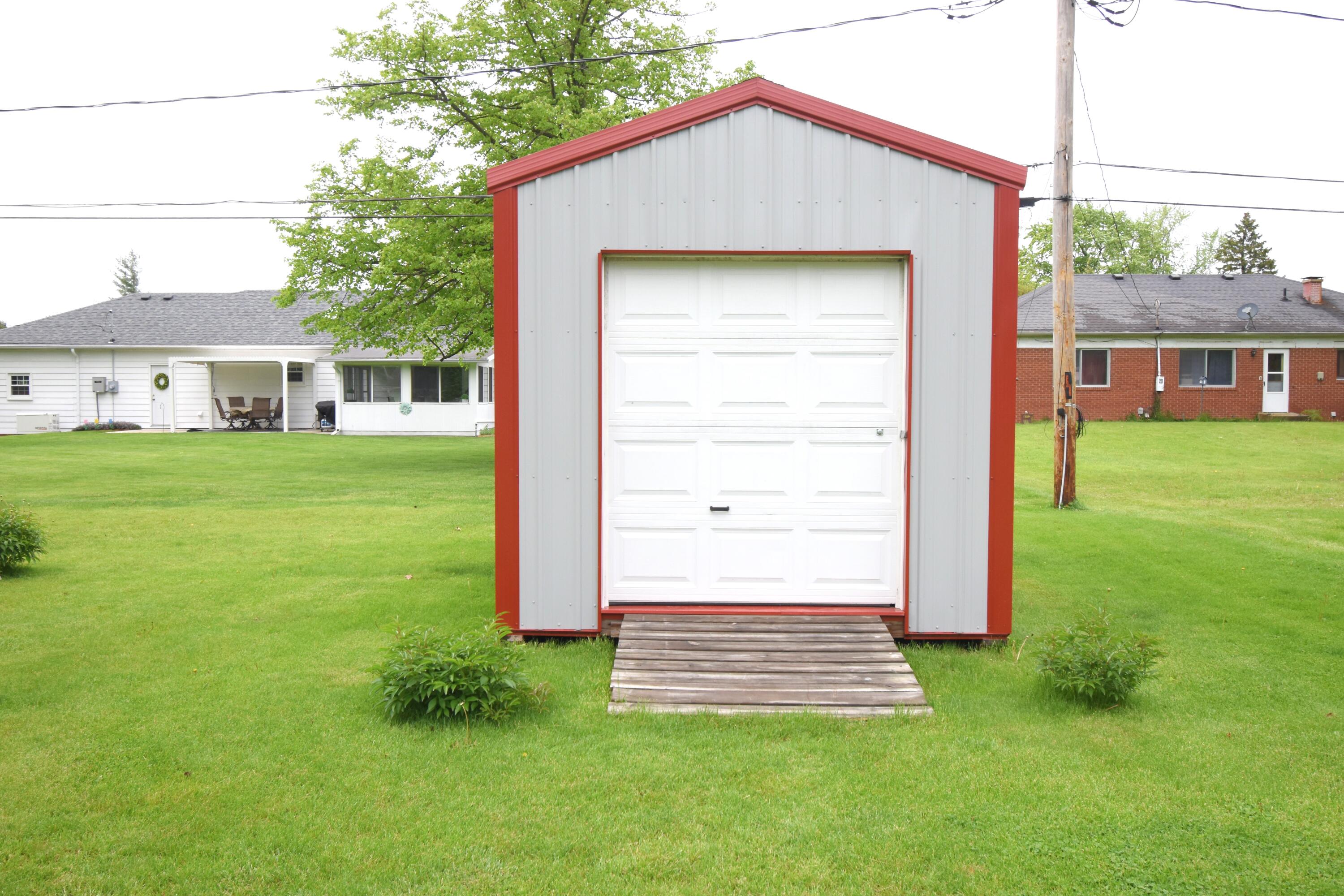 910 East Stewart Drive Rensselaer, IN 47978 - Photo 5 of 39 3000x2000