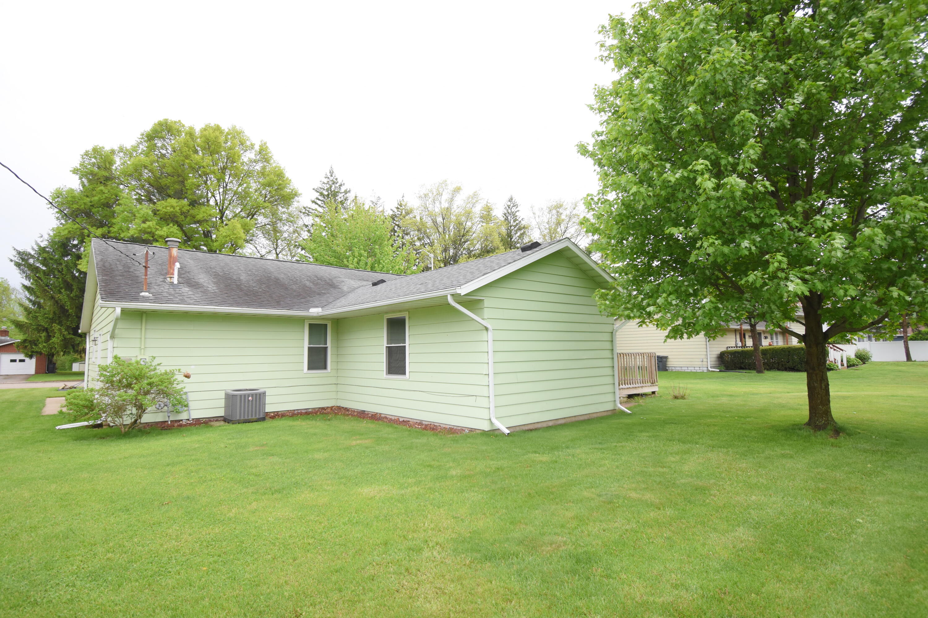 910 East Stewart Drive Rensselaer, IN 47978 - Photo 6 of 39 3000x2000