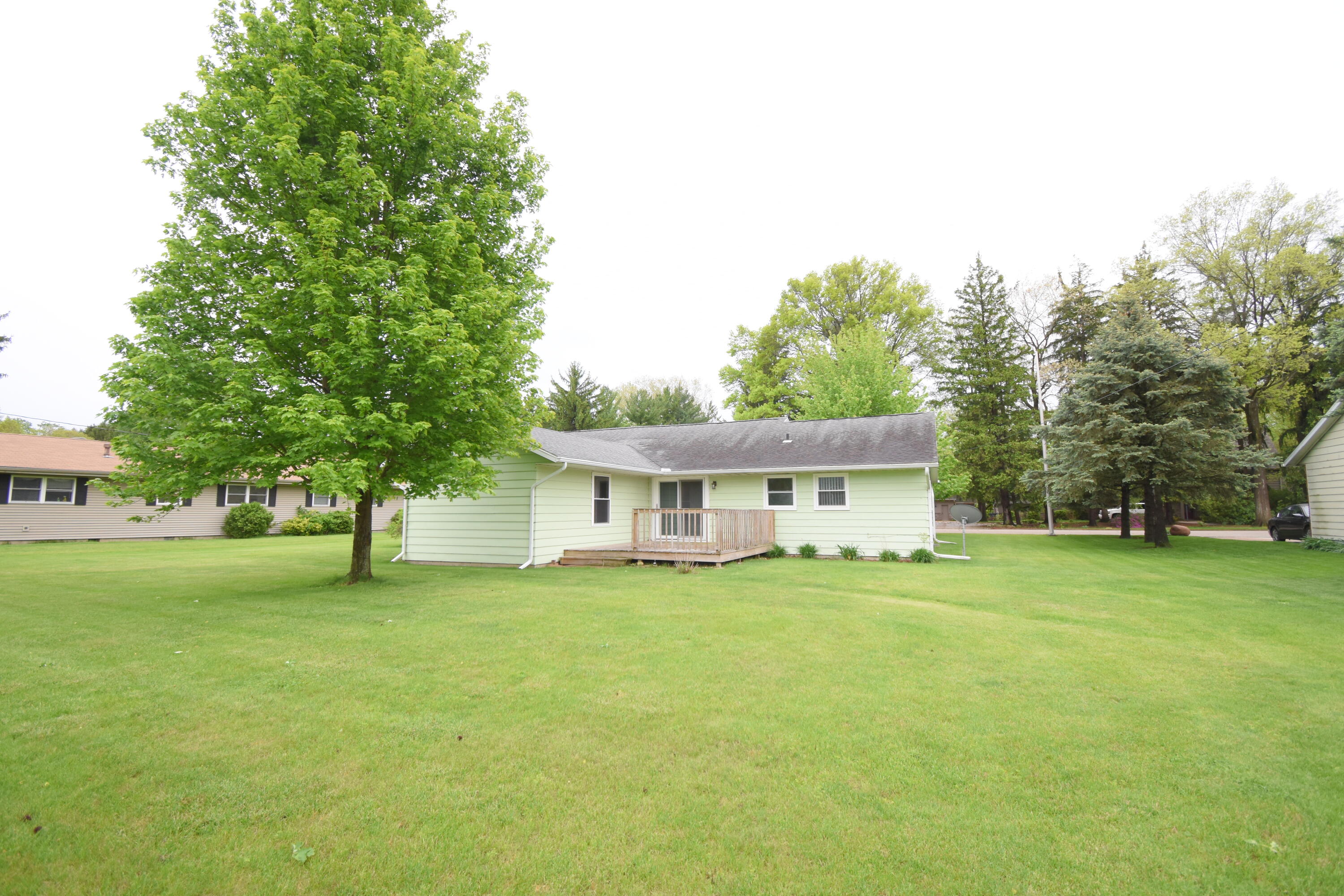910 East Stewart Drive Rensselaer, IN 47978 - Photo 8 of 39 3000x2000