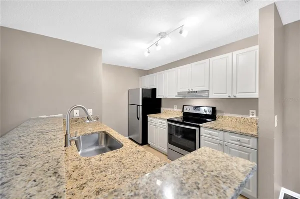 $1,695 | 9481 Highland Oak Drive, Unit 606, Tampa, FL 33647