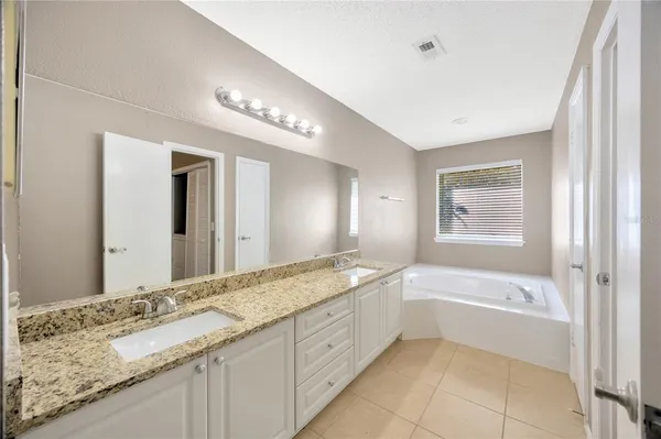 $1,695 | 9481 Highland Oak Drive, Unit 606, Tampa, FL 33647