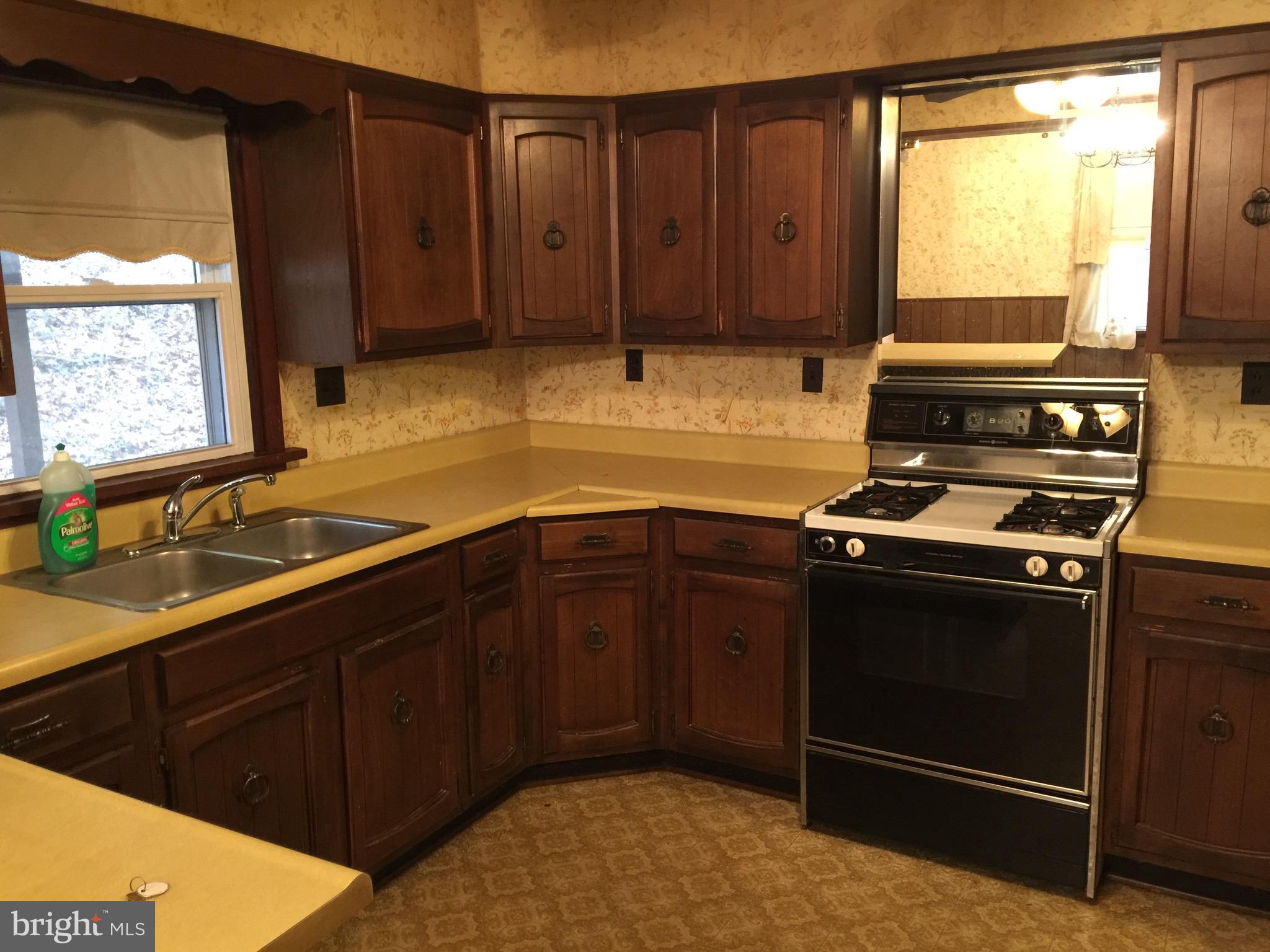 16010 Baden Naylor Road Brandywine, MD 20613 - Photo 4 of 29 Kitchen